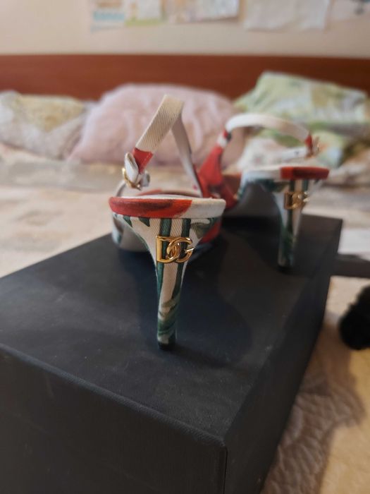 Обувки Dolce Gabbana  38 номер, носени са само няколко пъти в офиса.