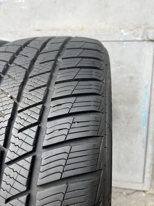 2 бр. зимни гуми  215/50/18 Barum DOT 3022 7+ mm