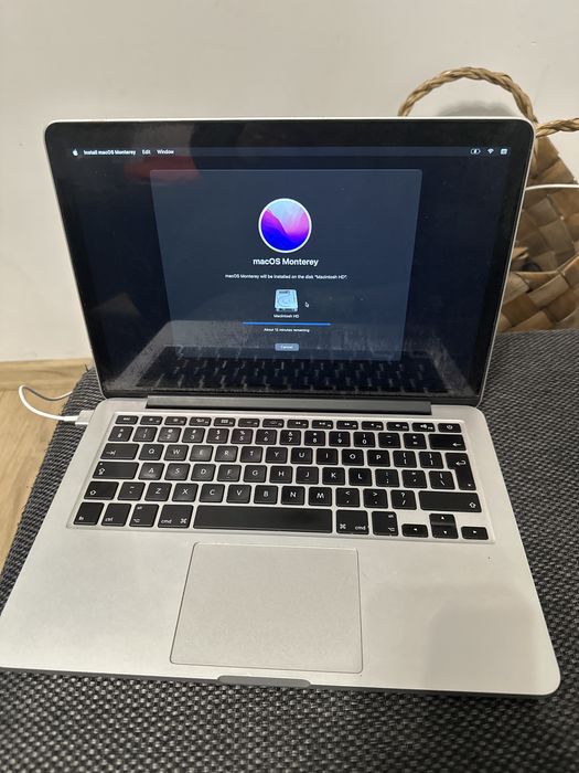Macbook Pro Air 13” (Early 2015) in perfecta stare