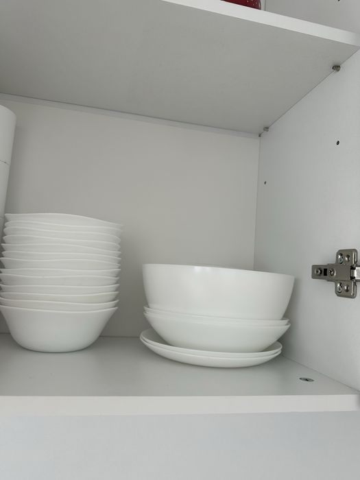 Чаши, чинии, ножове, всичко за 50 лв