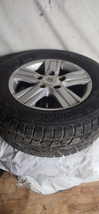 Диски с зимней резиной на Ленд Крузер 200.