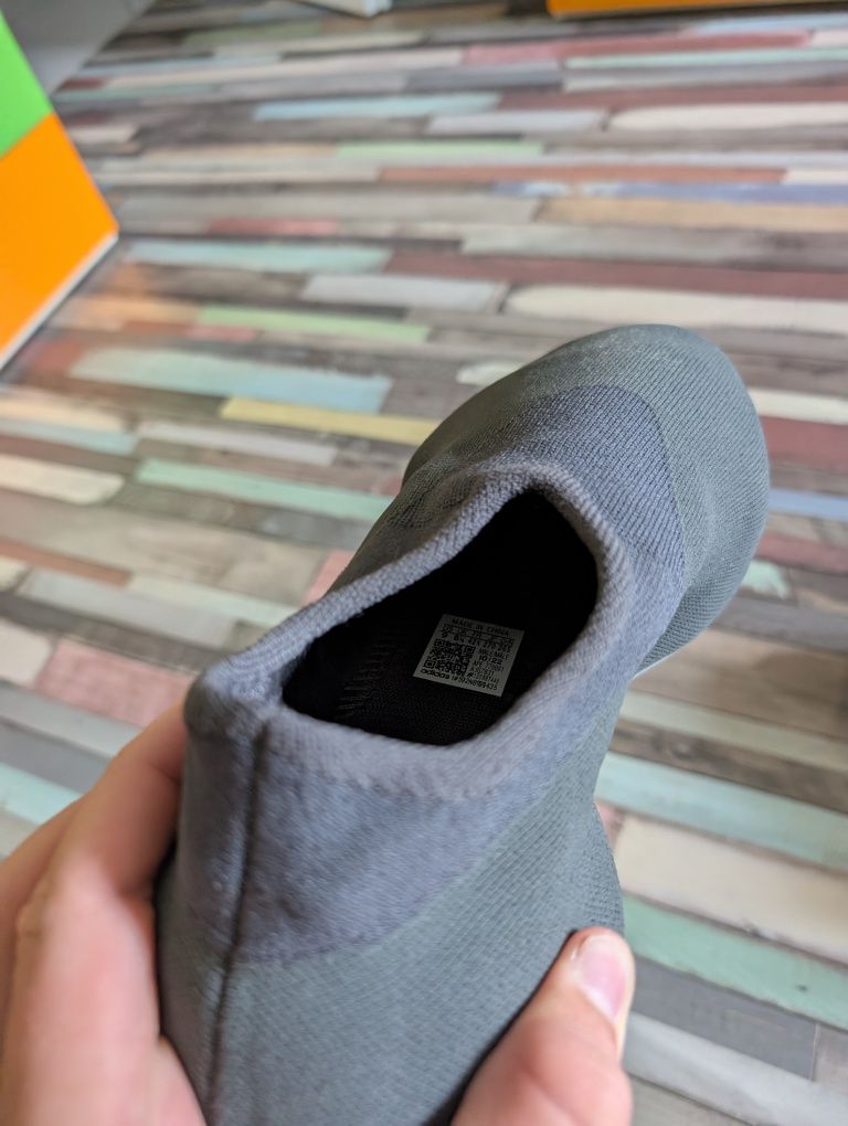 adidas Yeezy Knit RNR 42 размер
Fade Onyx