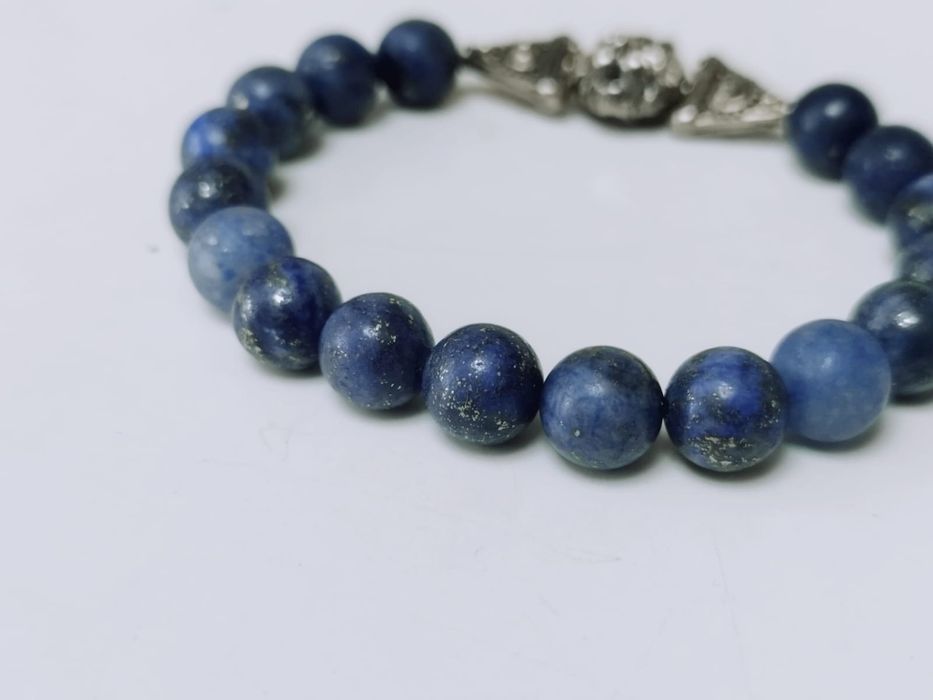 Bratara veche cu lapis lazuli si inchizatoare argintie cu un leu copii