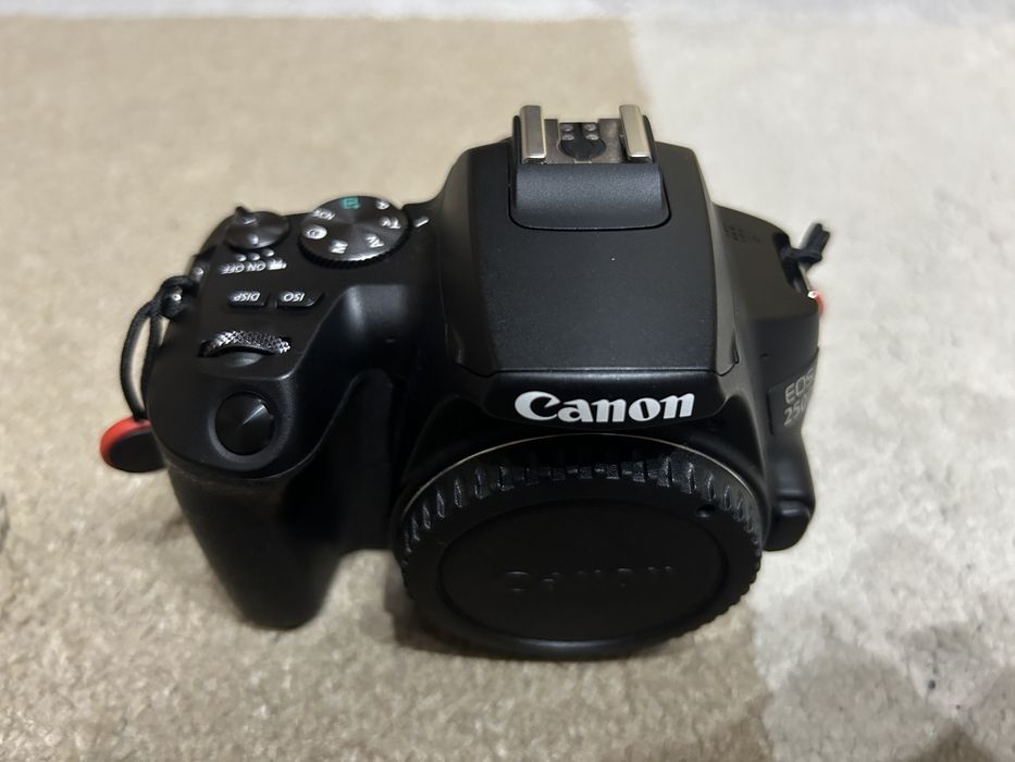 Canon 250D 11k shutters + 3 obiective + accesorii