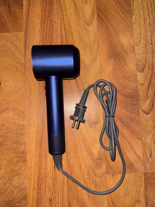 Uscator de par Dyson supersonic