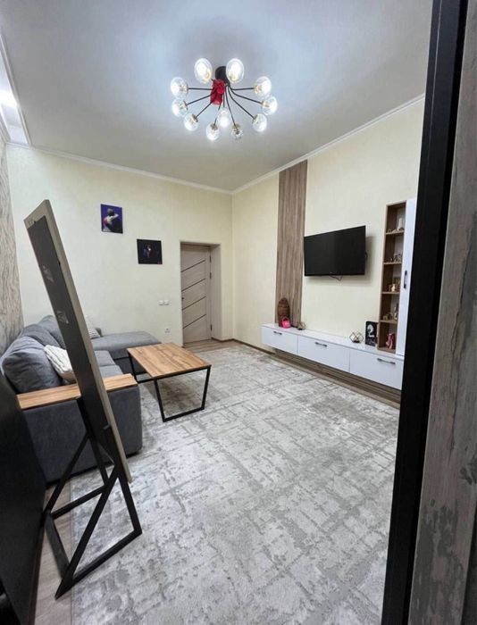 Высокопотолочка Продается 2 комнатная Квартира Чиланзар Аллея Гагарина