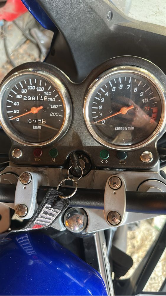 Vând Suzuki GS500F 2005