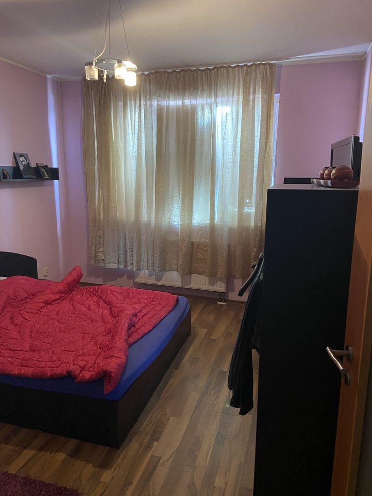 Apartament 3 camere bloc privat Lapus