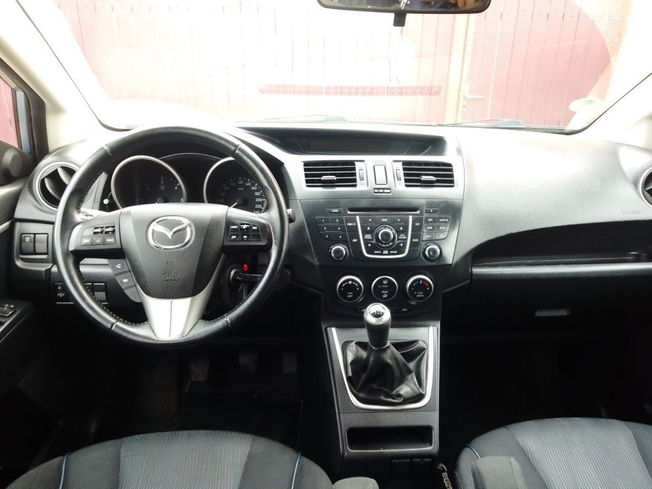 Mazda 5 cu 7 locuri motor 1.6 dízel euro 5 ne rosu valabil 3 luni