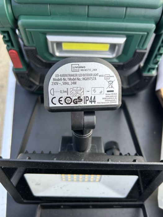 Bat lanterna cu acumulator incorporat