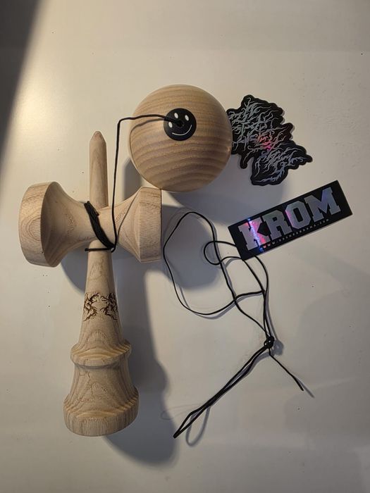 Kendama Krom Eclipse Sticky sau Lush