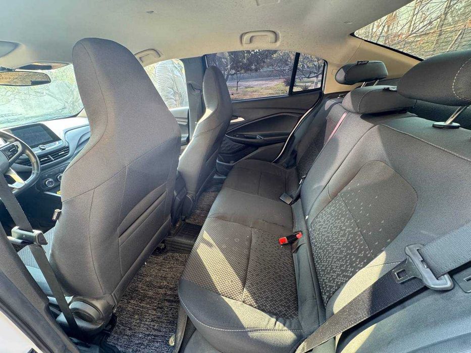 Продается белый Onix LTZ 2023 пробег 14.755км