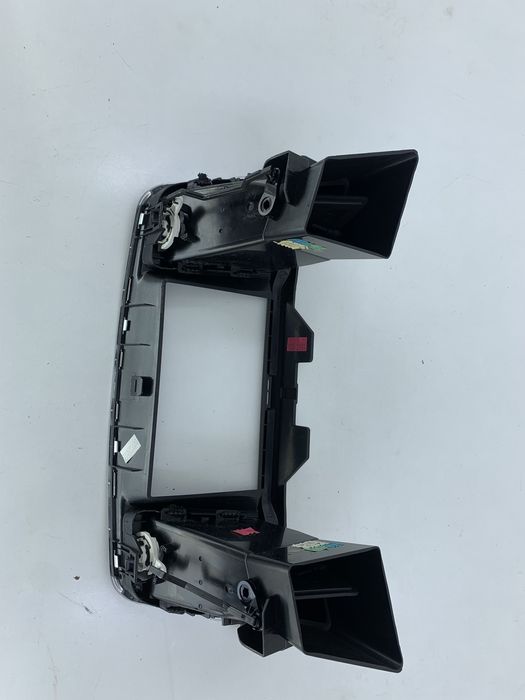 Dezmembrez Grila aerisire centrala de pe Peugeot 508 2014-2018