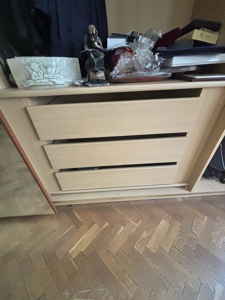 Гардероб чисто нов