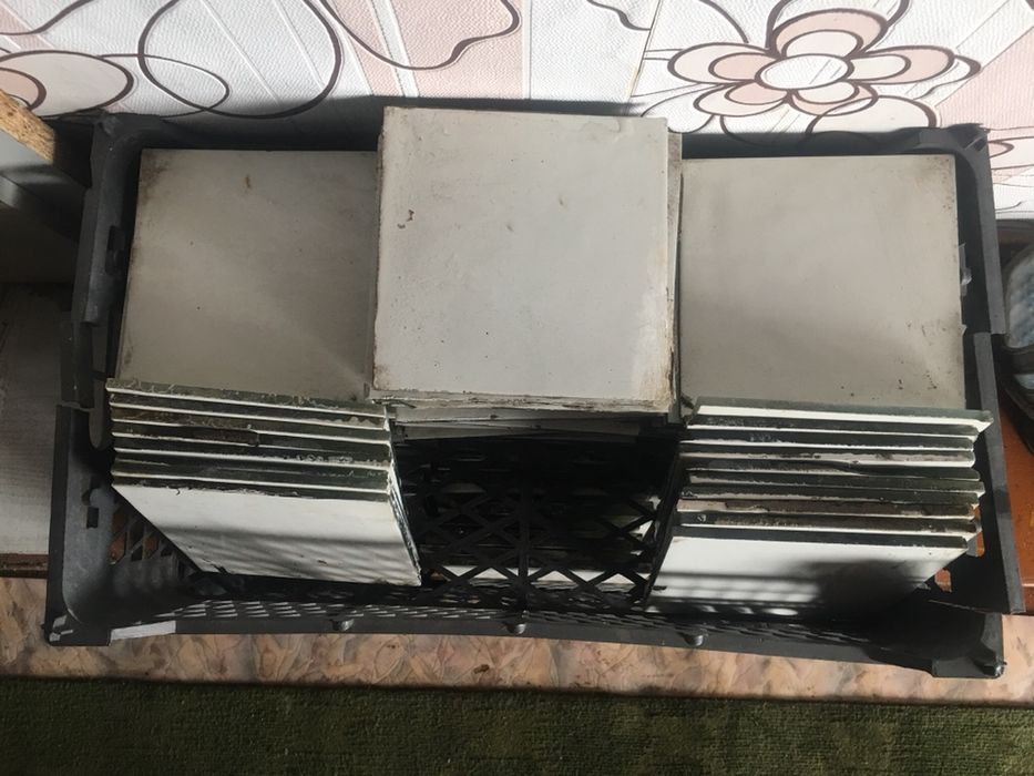 Плитка,белая в хорошем состоянии