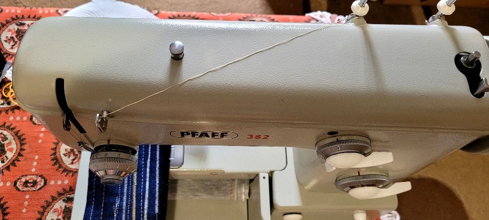 mașină de cusut Pfaff