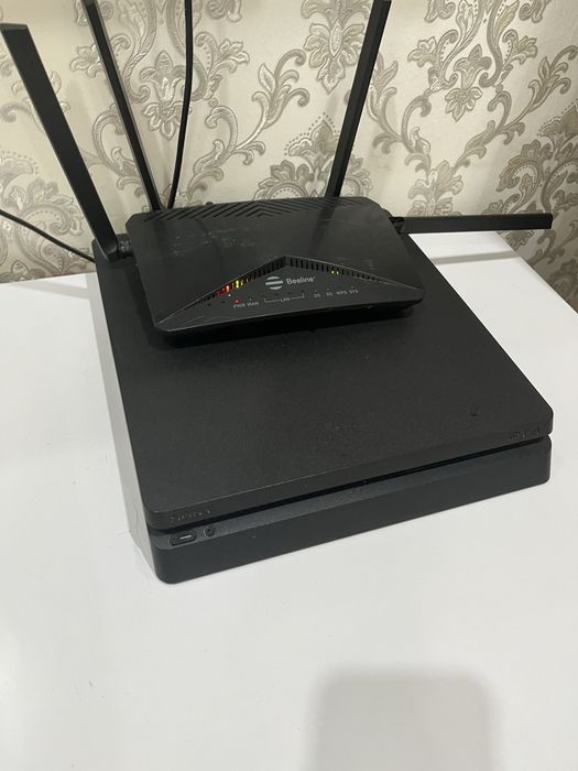 PS4 slim 1TB идеальное состояние + 2 оригинальных джойстика