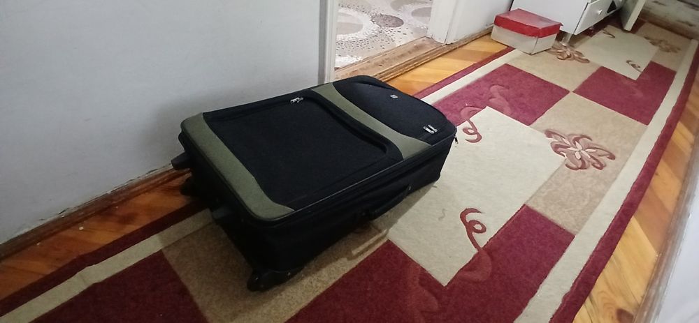 Продаётся дорожный чемодан