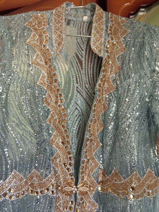 Ansambl. Kelinlar ansambli uzun. Rangi havoring.