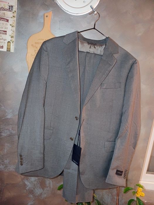 Costum elegant fabricat in Italia