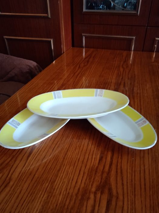 Селедочницы б/у в отличном состоянии. В количестве трёх штук.