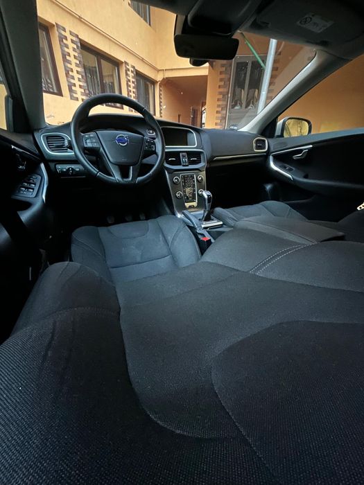 Vând Volvo v40 2.0 Diesel 2015 adus recent din Germania