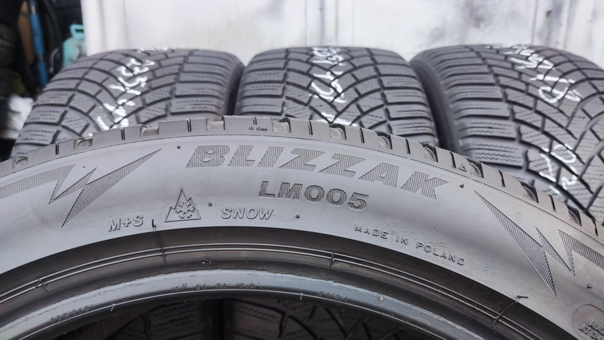 4бр. зимни гуми 235/45/18 Bridgestone Blizzak LM005
dot23 
7mm
Добро с