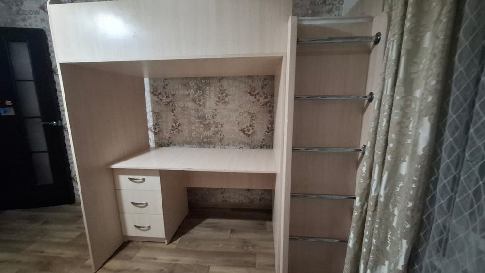 Детская двухъярусная кровать