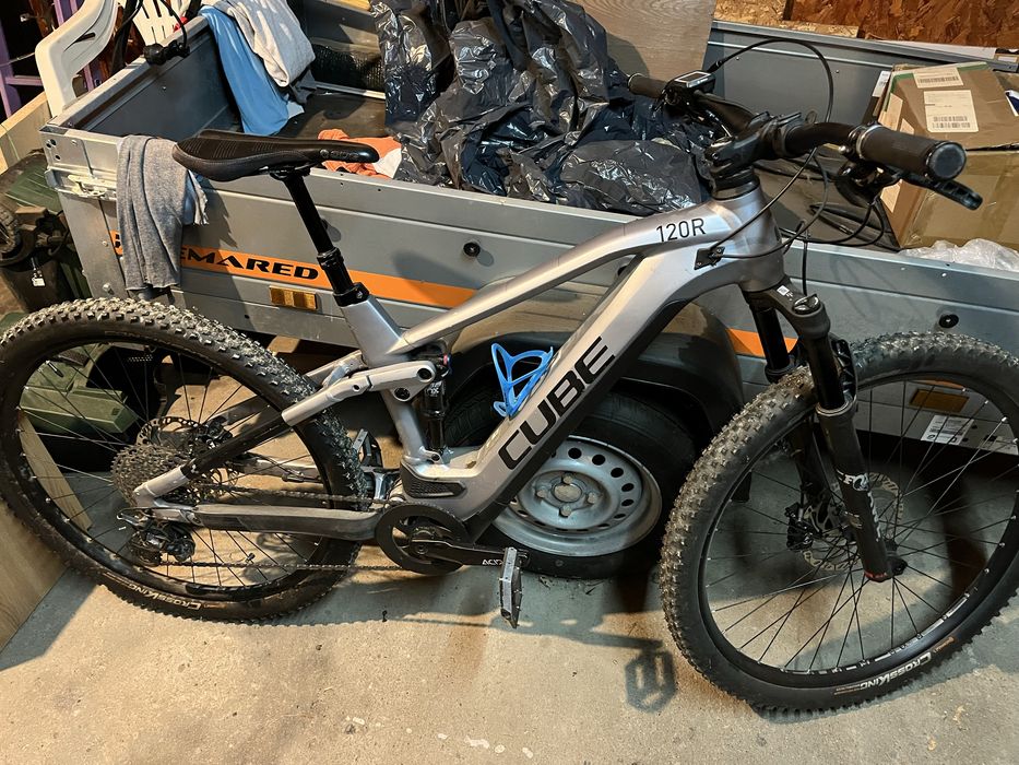 Vând bicicletă electrică Cube Stereo Hybrid 120