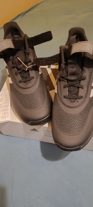 Vând adidași baiat