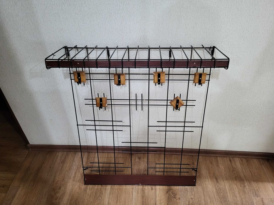 Металлическая вешалка с полкой для прихожей