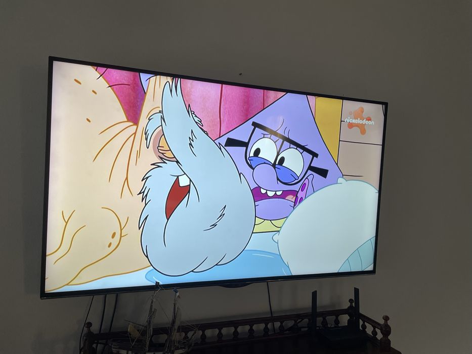 Телевизор JVC 4K full HD smart 55” + подарък стойка за стена