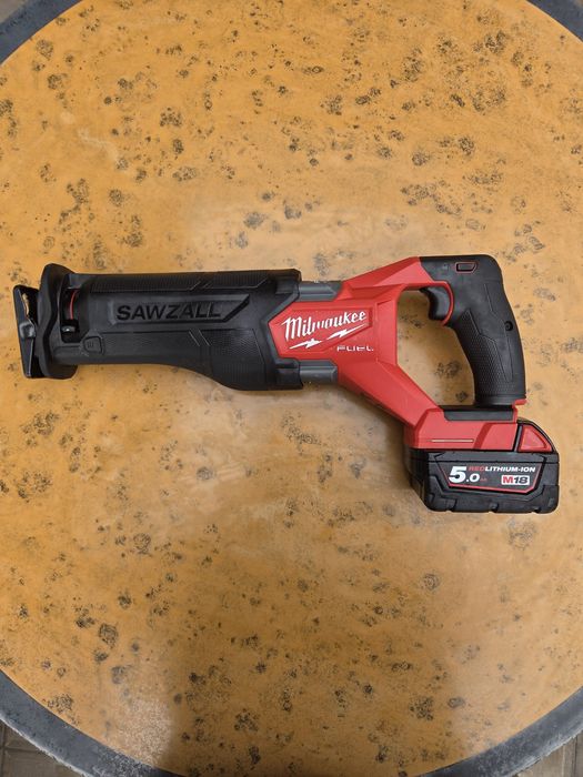 Акумулаторен саблен трион MILWAUKEE M18 FSZ