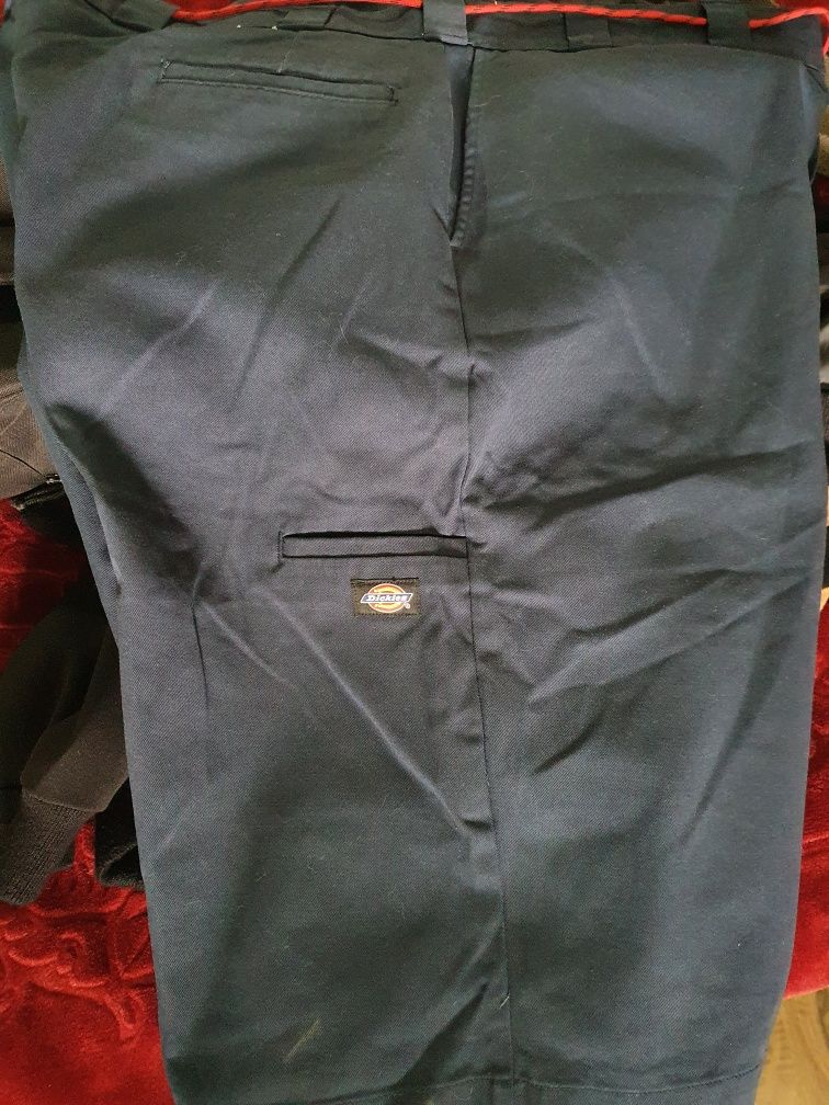 Bermude Dickies foarte largi XXXL(116 circumferinta)