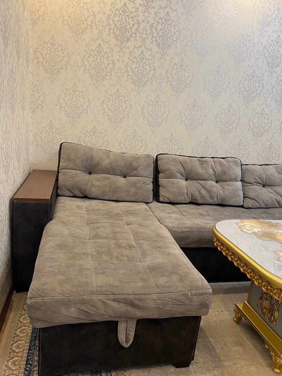 Yumshoq mebel sotiladi