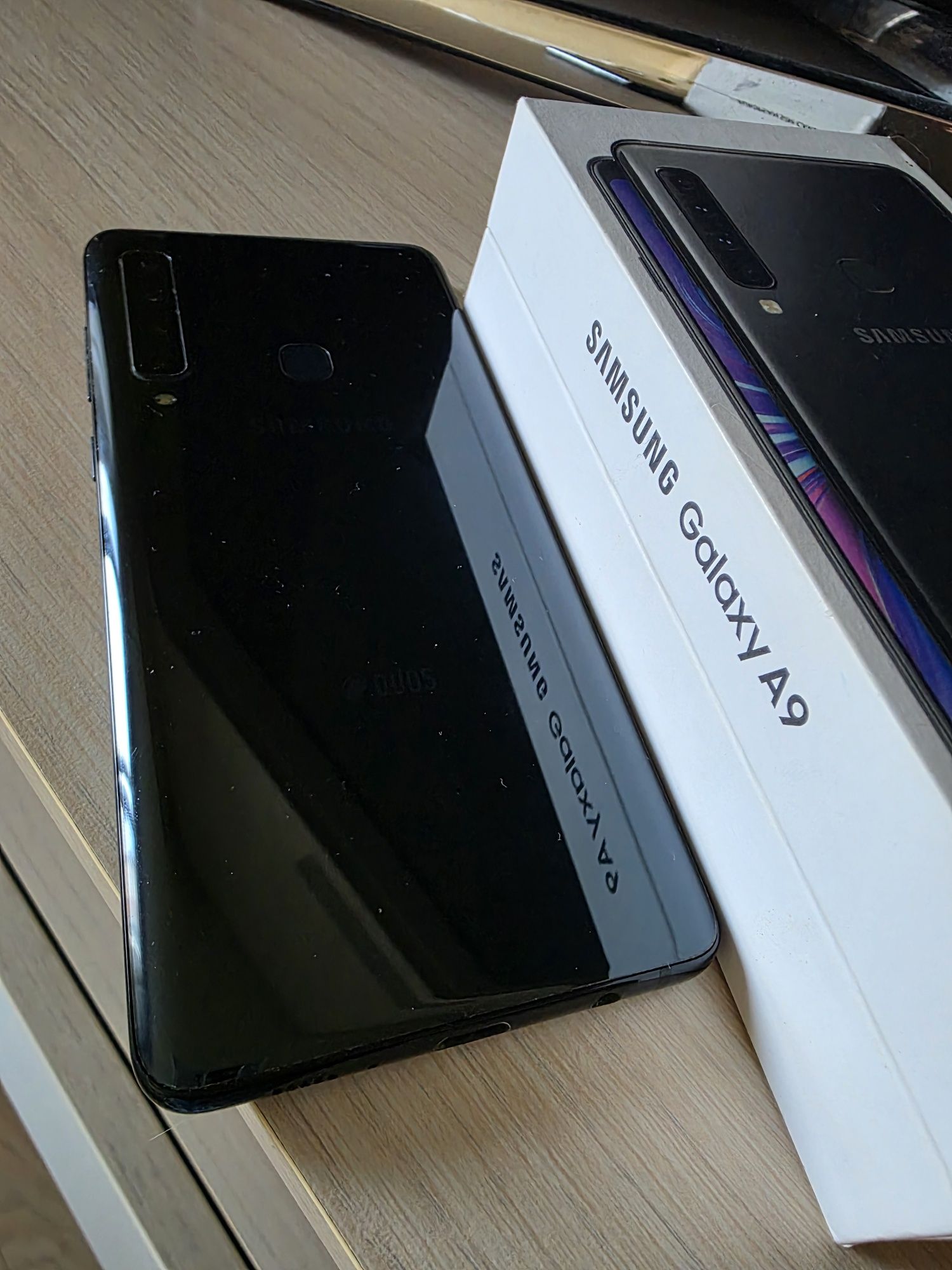 Samsung galaxy A9
Телефона е в перфектно състояние,