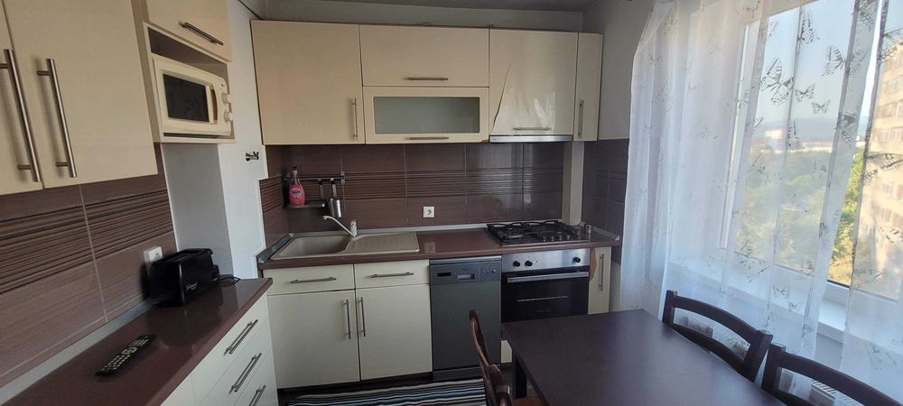 Apartament 3 camere, 2 bai, 1 balcon, 1 camara