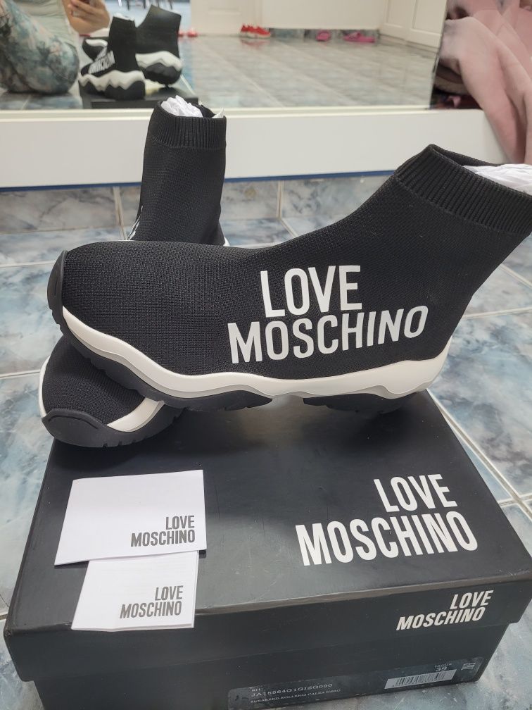 Ghete love Moschino