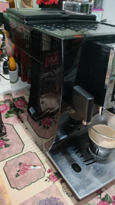 Vând aparat cafea DeLonghi