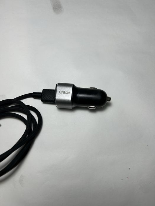 Автомобильная зарядка телефона