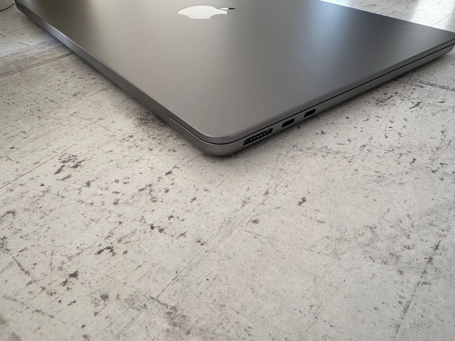 MacBook Air 13" M3 Chip 8-CPU, 10-GPU, 24GB RAM, 512GB SSD