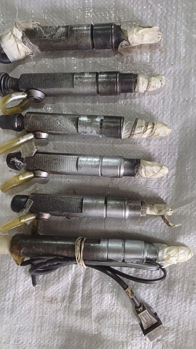 Продам форсунки на двс. Тди 2.5 б/у 6 штук 15 000 за единицу