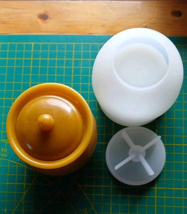 Силиконов молд форма бурканче