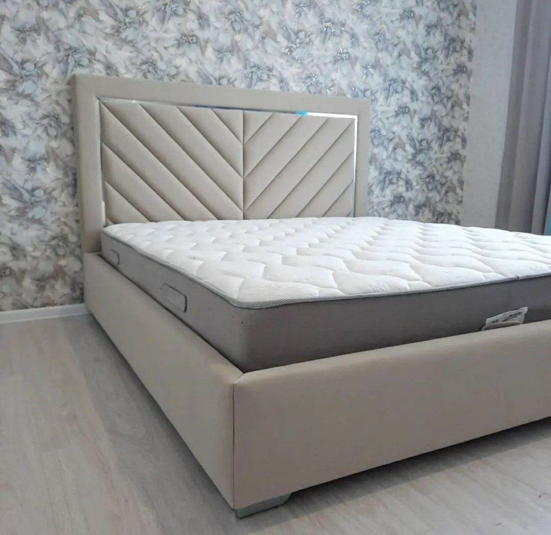 Двуспальная кровать