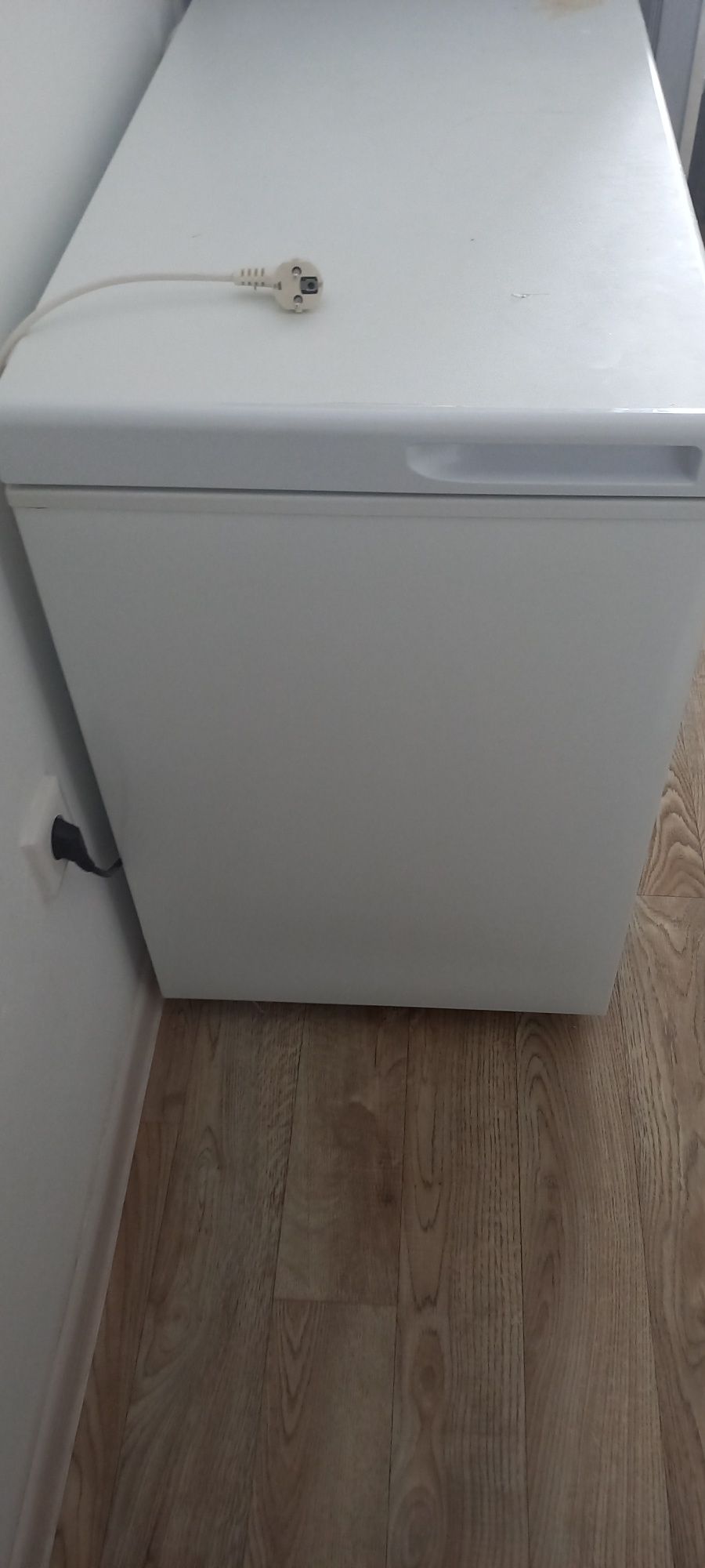 СРОЧНО  продаётся морозильник
