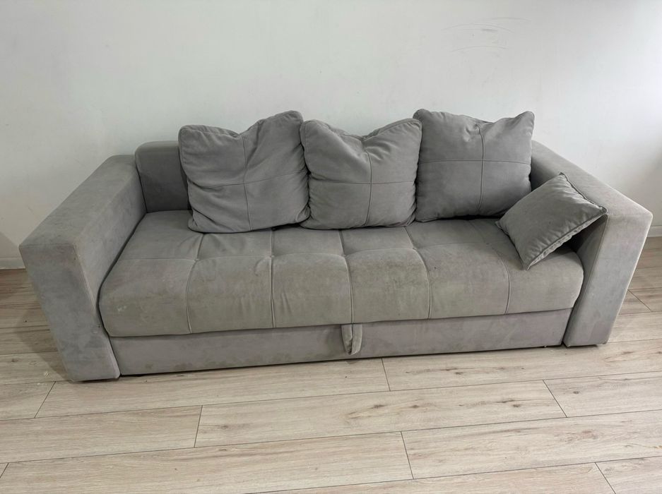 Продам диван, район космоса.