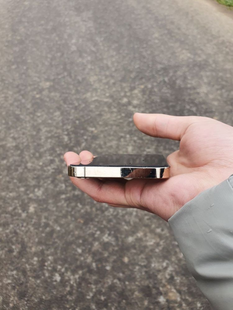 Iphone 12 pro gold