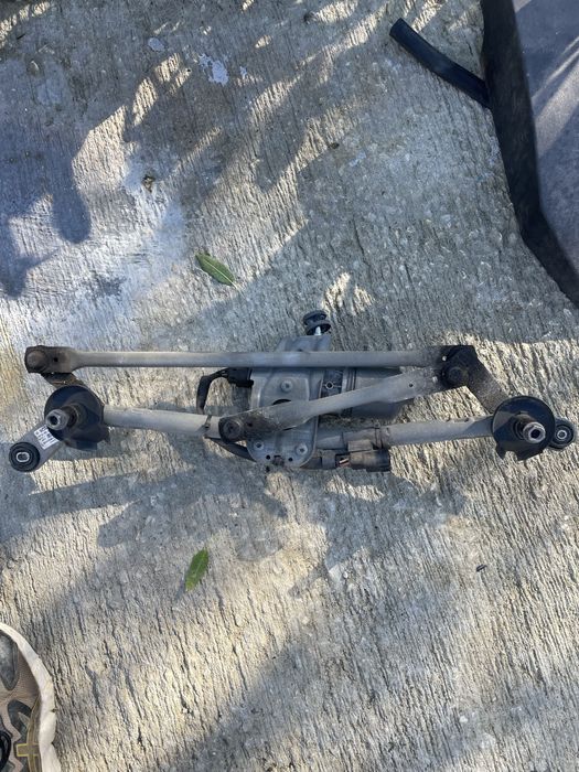 Моторче за чистачки Тойота авенсис т27