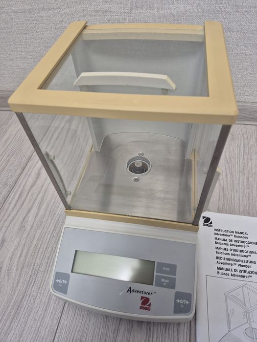 Продаются лабораторные весы Ohaus Adventurer