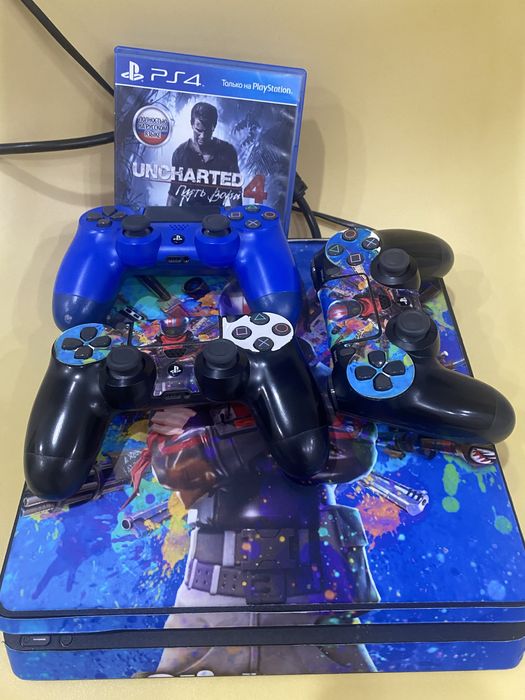 Продам приставку sony playstation4 с 3 игровыми джостиками